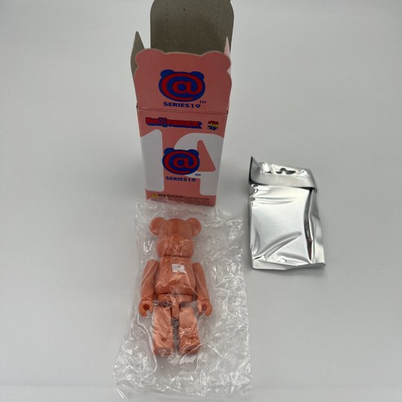 Bearbrick Series 19 Basic R Medicom 100% Figure - Picture 3 of 7